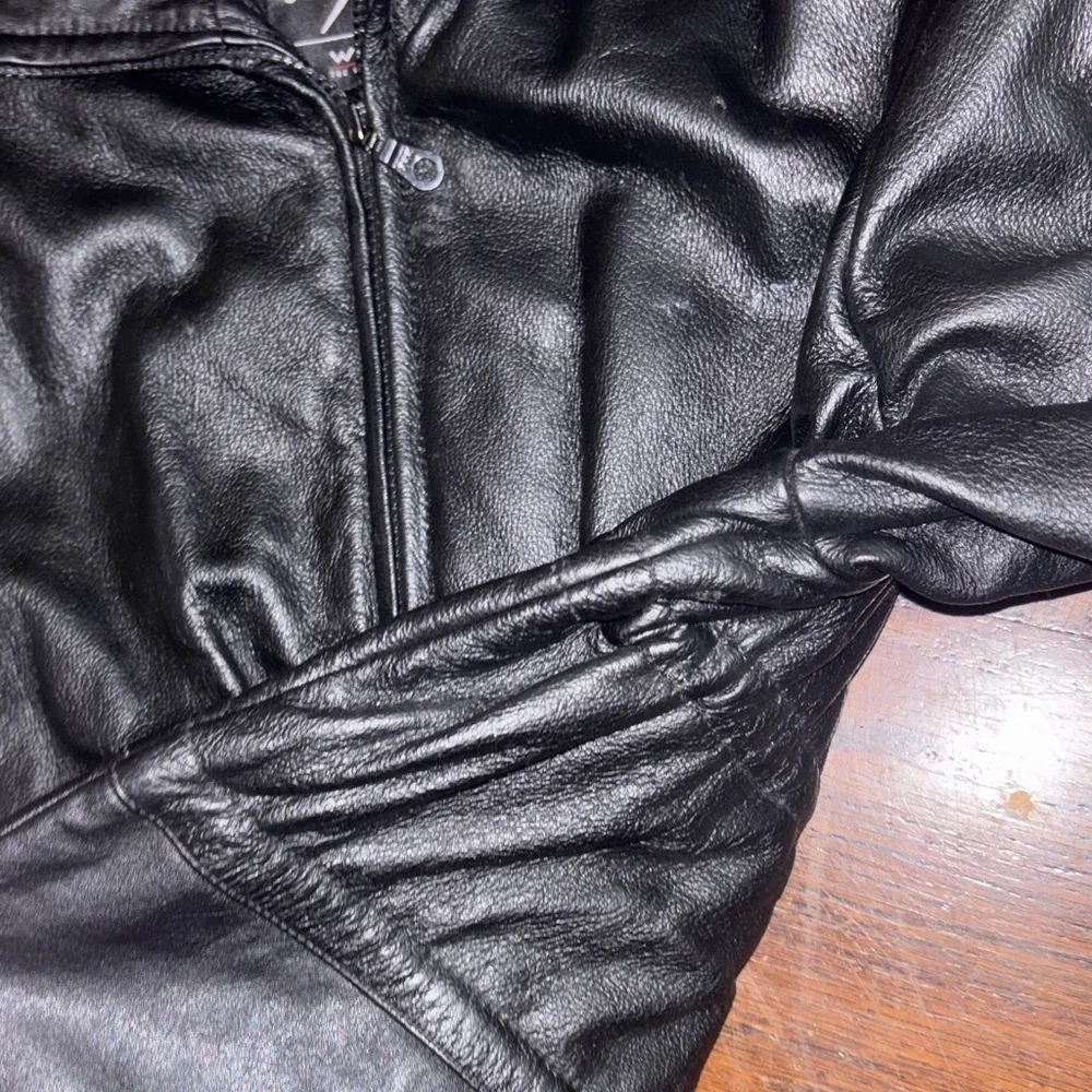 Vintage Wilson’s leather jacket with cute detailing and timeless look - Picture 14 of 14